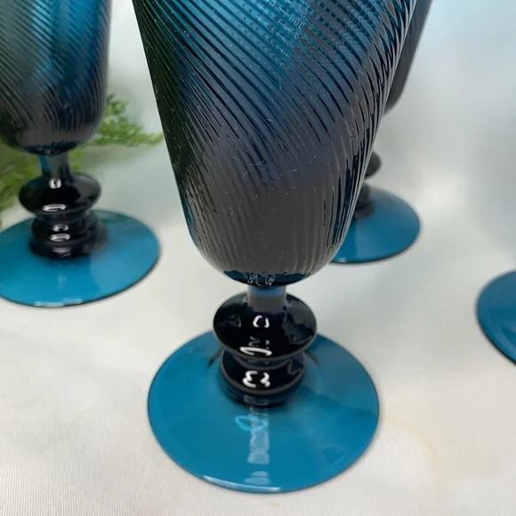 Set of 4 amazing deep blue swirl glass ice tea glasses / beer pilsners - Picture 3 of 10